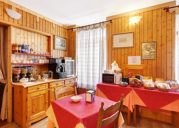 Πανσιόν Trieste - Lorenzago 3*