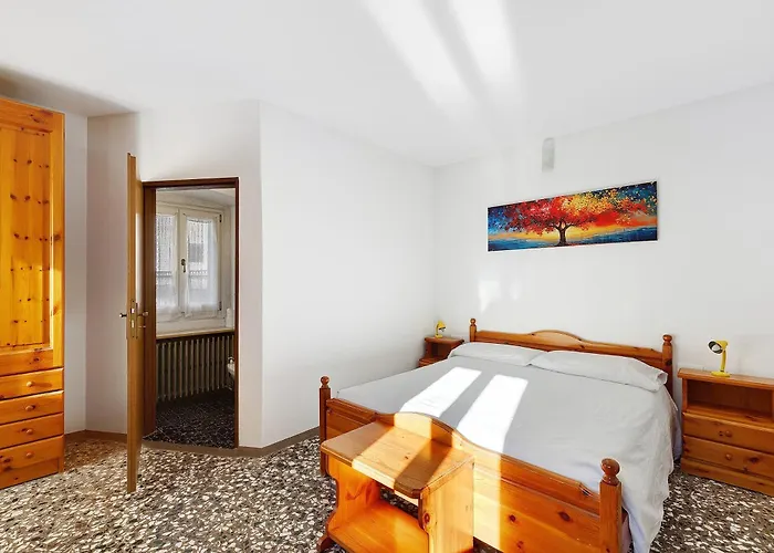 Trieste - Lorenzago Πανσιόν 3*